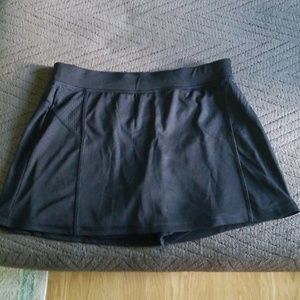 Women's athletic skirt